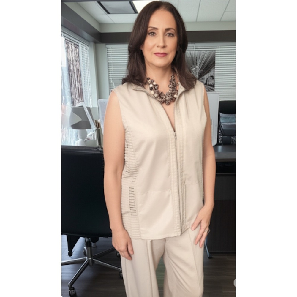 2 Piece WEEKENDS by CHICO'S Beige Performance Set Zip Vest and Crop Pants 3 (16)